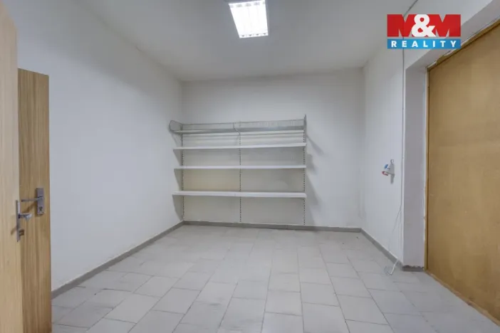 Pronájem obchodního prostoru, Bor, náměstí Republiky, 156 m2