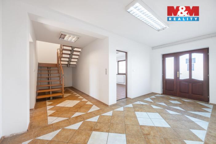 Prodej obchodního prostoru, Velká nad Veličkou, 187 m2