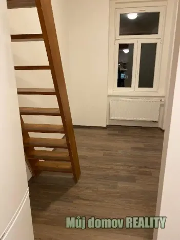 Pronájem bytu 1+kk, Praha - Vysočany, Freyova, 30 m2