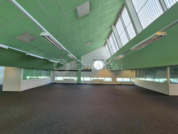 Pronájem kanceláře, Brno - Židenice, Olomoucká, 2000 m2