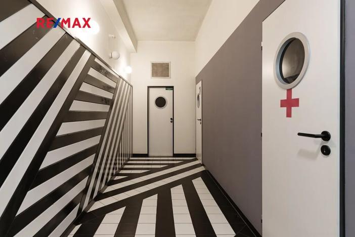 Pronájem restaurace, Praha - Smíchov, Křížová, 236 m2