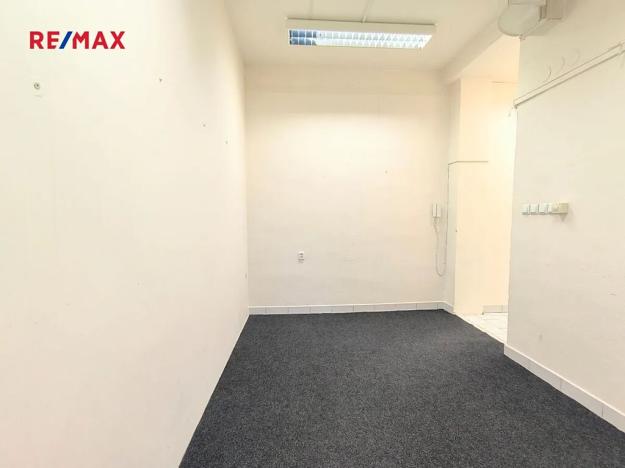 Pronájem kanceláře, Praha - Kobylisy, Horňátecká, 61 m2