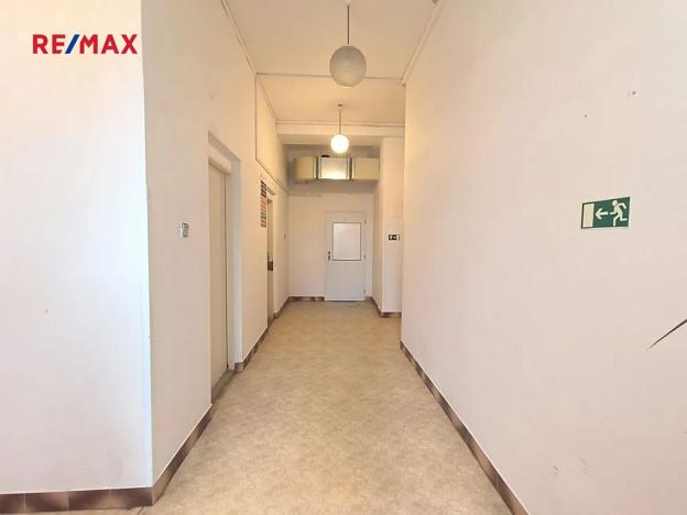 Pronájem kanceláře, Praha - Kobylisy, Horňátecká, 61 m2