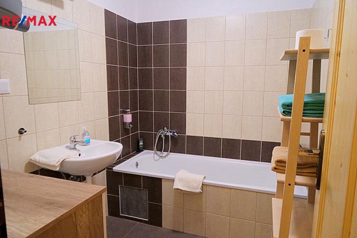 Pronájem bytu 1+kk, Hradec Králové - Nový Hradec Králové, Pod Zámečkem, 48 m2