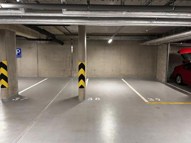 Pronájem garážového stání, Praha - Troja, Pod Hrachovkou, 16 m2