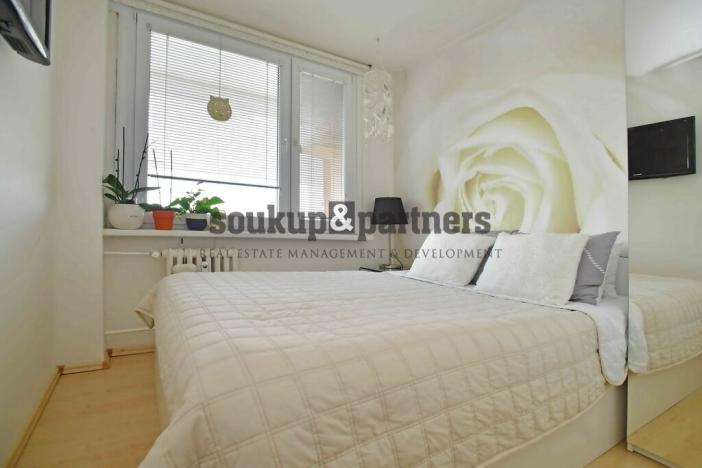 Pronájem bytu 2+kk, Praha - Prosek, Vysočanská, 37 m2