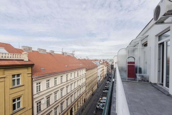 Pronájem bytu 1+kk, Praha, Krakovská, 28 m2