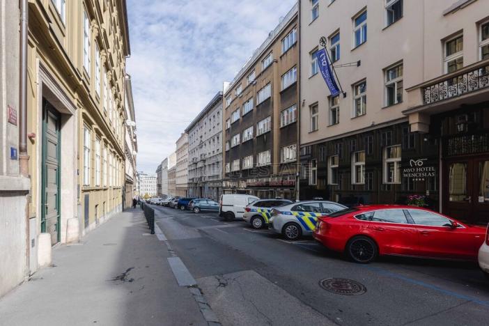 Pronájem bytu 1+kk, Praha, Krakovská, 28 m2