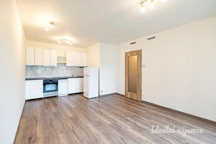 Pronájem bytu 1+kk, Praha - Vysočany, Kolbenova, 33 m2