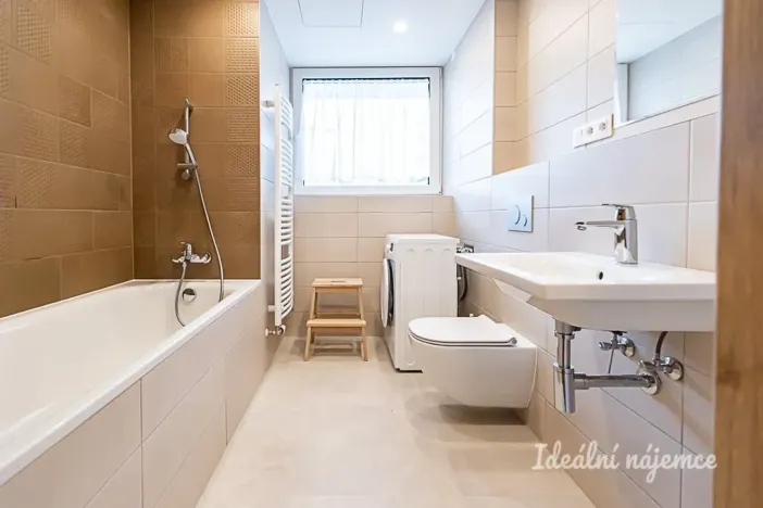 Pronájem bytu 1+kk, Praha - Vysočany, Kolbenova, 33 m2