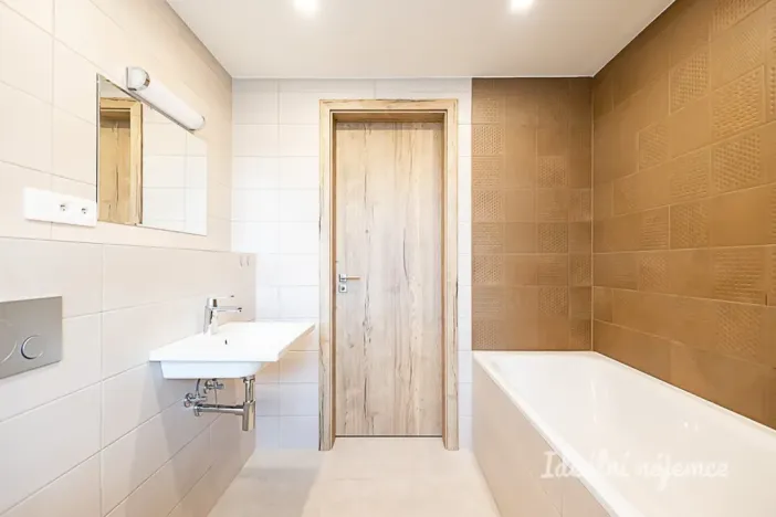 Pronájem bytu 1+kk, Praha - Vysočany, Kolbenova, 33 m2