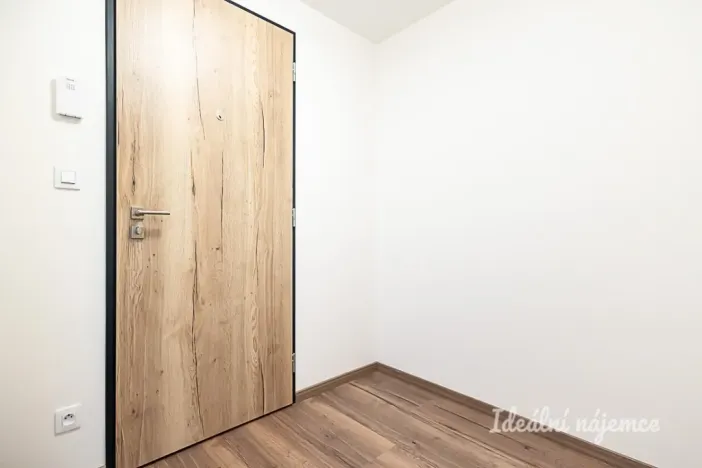 Pronájem bytu 1+kk, Praha - Vysočany, Kolbenova, 33 m2