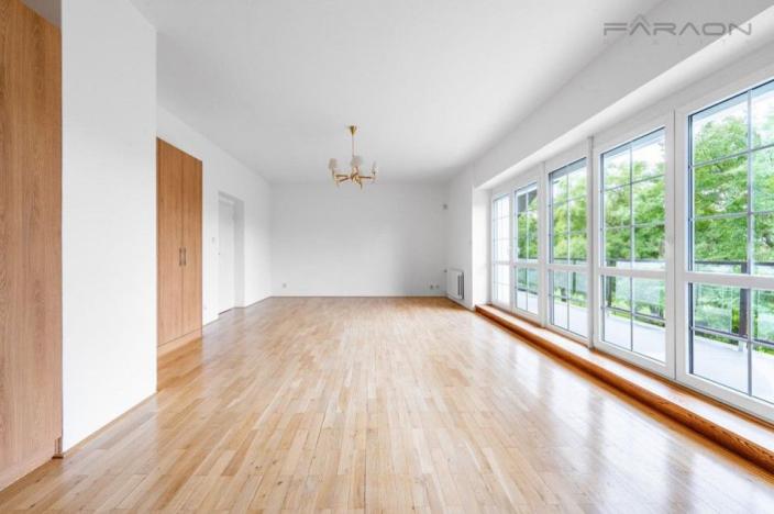 Pronájem kanceláře, Průhonice, Sadová, 350 m2