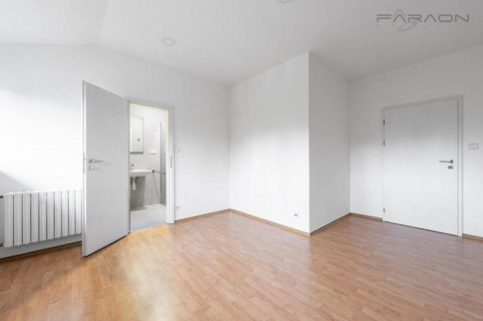 Pronájem kanceláře, Průhonice, Sadová, 350 m2