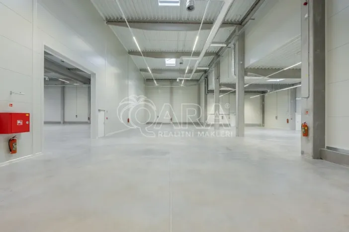 Pronájem skladu, Divišov, 2704 m2