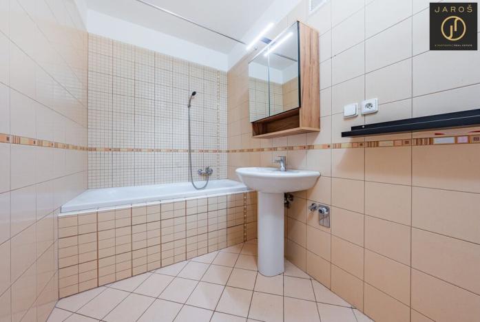 Prodej bytu 2+1, Praha - Kobylisy, Famfulíkova, 62 m2