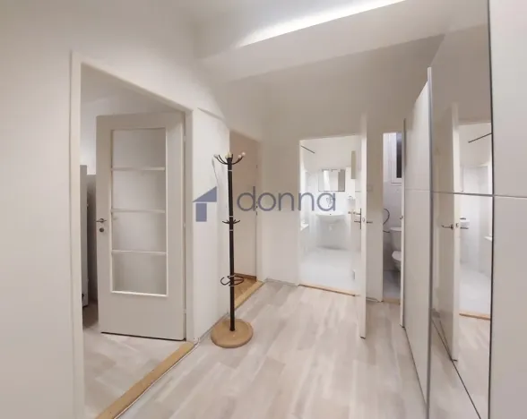 Pronájem bytu 2+kk, Praha, Sokolovská, 62 m2