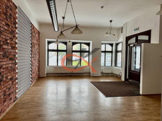 Pronájem obchodního prostoru, Valašské Meziříčí, Náměstí, 90 m2