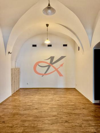 Pronájem obchodního prostoru, Valašské Meziříčí, Náměstí, 90 m2