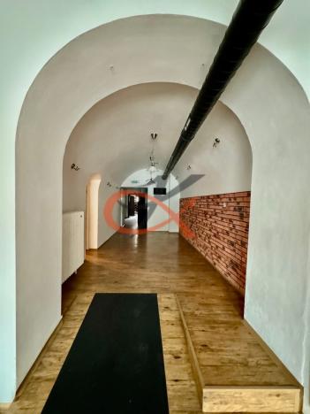 Pronájem obchodního prostoru, Valašské Meziříčí, Náměstí, 90 m2
