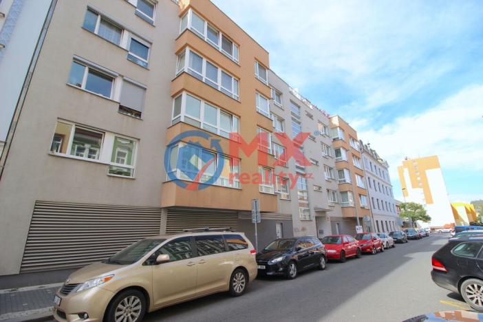 Pronájem garážového stání, Praha - Libeň, Kurta Konráda, 20 m2