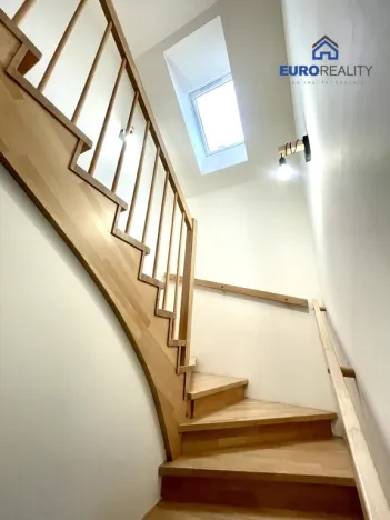 Prodej rodinného domu, Mnichov, 144 m2