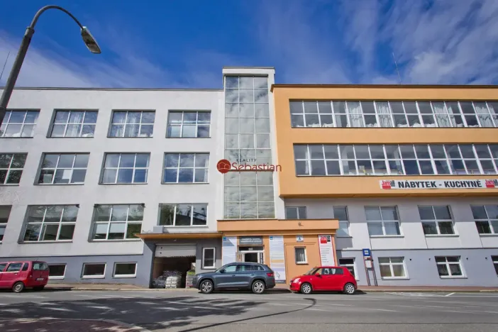 Pronájem kanceláře, Pelhřimov, Křemešnická, 1000 m2