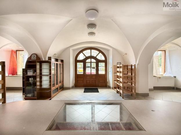 Pronájem obchodního prostoru, Osek, náměstí Klášterní, 151 m2