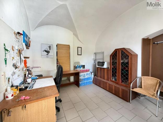 Pronájem obchodního prostoru, Osek, náměstí Klášterní, 151 m2