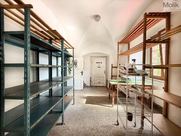 Pronájem obchodního prostoru, Osek, náměstí Klášterní, 151 m2