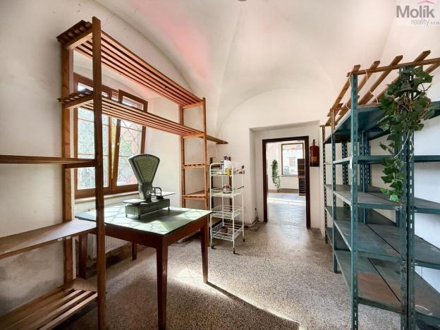 Pronájem obchodního prostoru, Osek, náměstí Klášterní, 151 m2