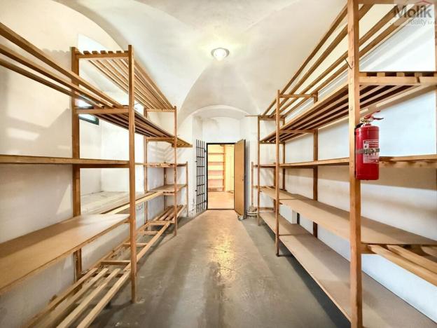 Pronájem obchodního prostoru, Osek, náměstí Klášterní, 151 m2