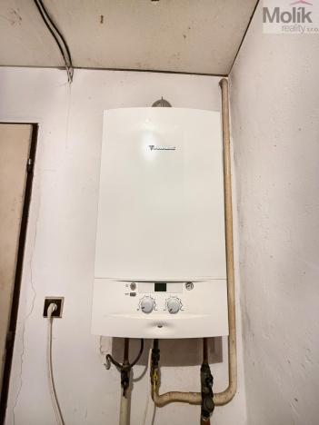 Pronájem obchodního prostoru, Osek, náměstí Klášterní, 151 m2