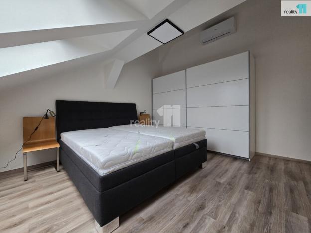 Pronájem bytu 2+kk, Praha - Bubeneč, Korunovační, 40 m2