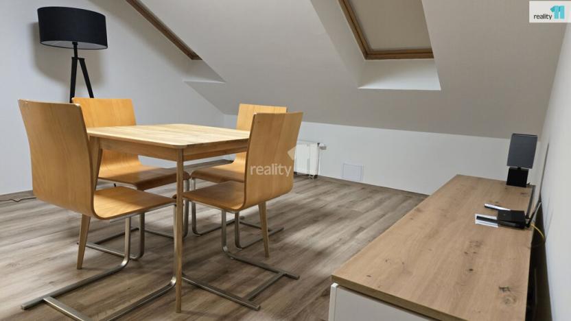 Pronájem bytu 2+kk, Praha - Bubeneč, Korunovační, 40 m2