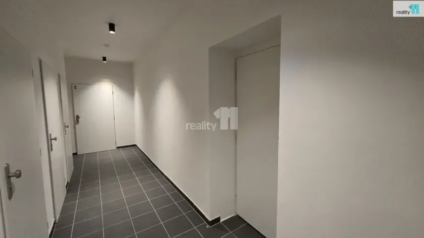 Pronájem bytu 2+kk, Praha - Bubeneč, Korunovační, 40 m2