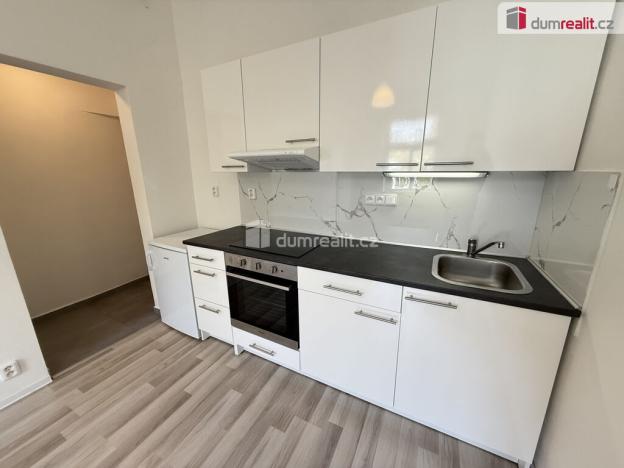 Pronájem bytu 1+kk, Praha - Smíchov, Na Skalce, 22 m2