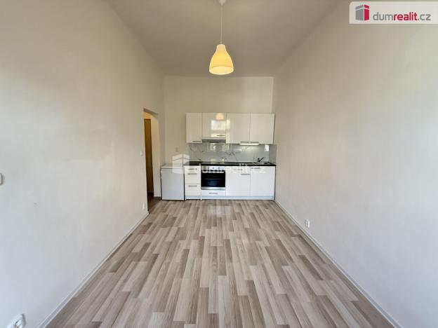 Pronájem bytu 1+kk, Praha - Smíchov, Na Skalce, 22 m2