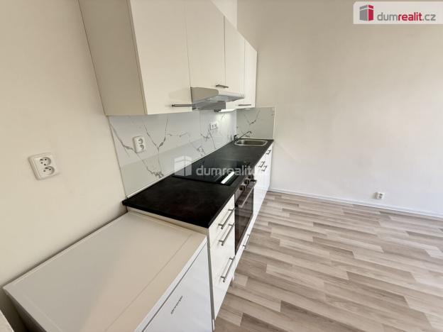 Pronájem bytu 1+kk, Praha - Smíchov, Na Skalce, 22 m2