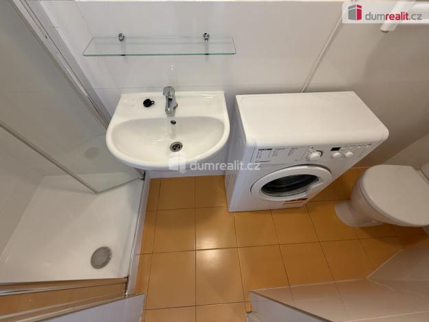 Pronájem bytu 1+kk, Praha - Smíchov, Na Skalce, 22 m2