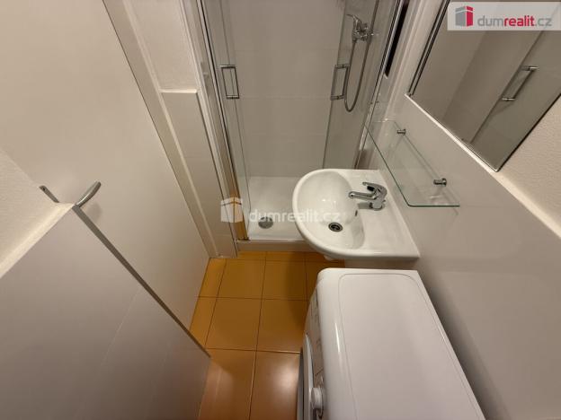 Pronájem bytu 1+kk, Praha - Smíchov, Na Skalce, 22 m2