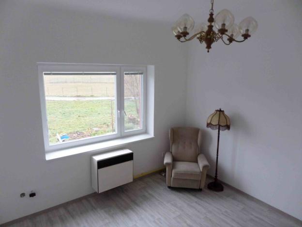 Pronájem bytu 1+1, Stará Paka, Tovární, 38 m2