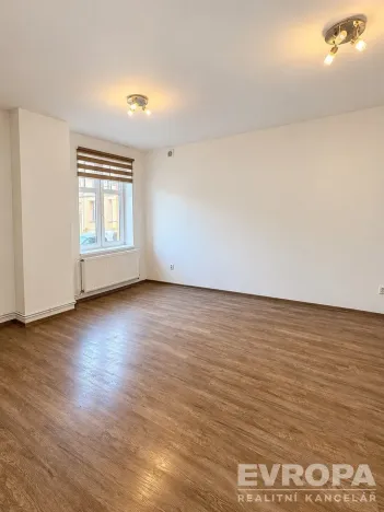 Prodej bytu 2+1, Nový Bor, Palackého náměstí, 66 m2