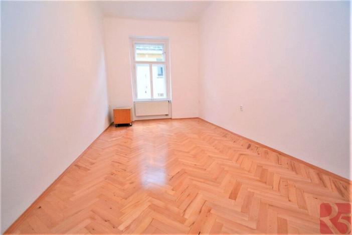 Pronájem bytu 3+1, Praha - Nové Město, V tůních, 80 m2