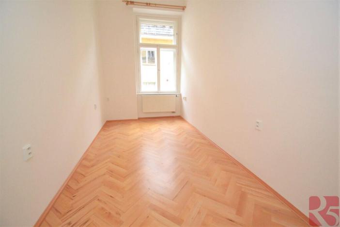 Pronájem bytu 3+1, Praha - Nové Město, V tůních, 80 m2