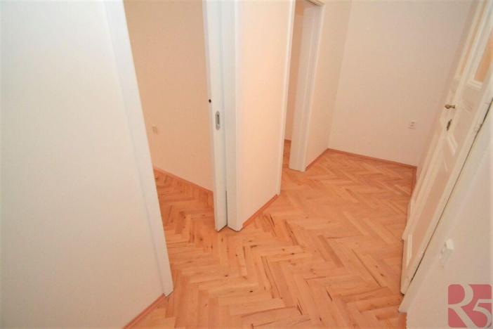 Pronájem bytu 3+1, Praha - Nové Město, V tůních, 80 m2