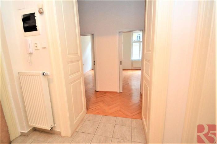 Pronájem bytu 3+1, Praha - Nové Město, V tůních, 80 m2