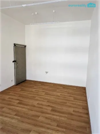 Pronájem kanceláře, Praha - Žižkov, Domažlická, 21 m2