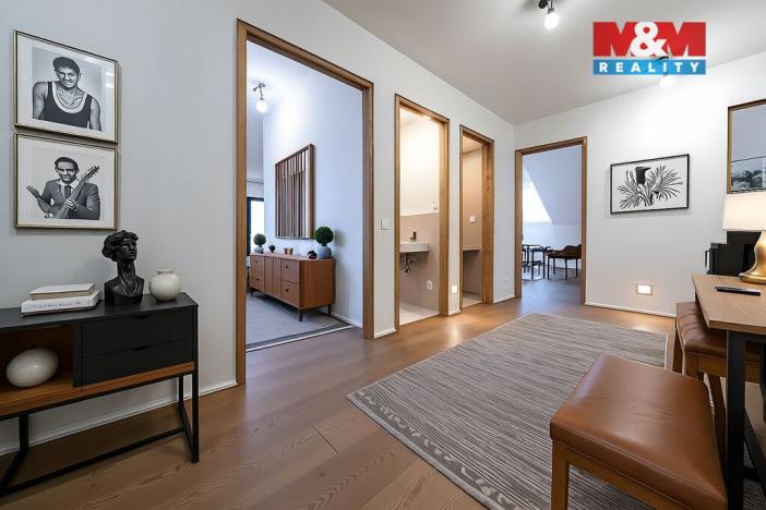 Prodej bytu 4+kk, Praha - Holyně, náměstí Pod lípou, 121 m2