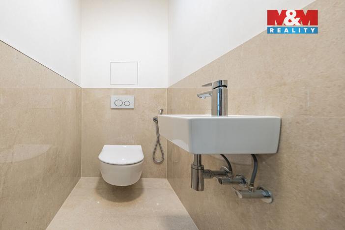 Prodej bytu 4+kk, Praha - Holyně, náměstí Pod lípou, 121 m2
